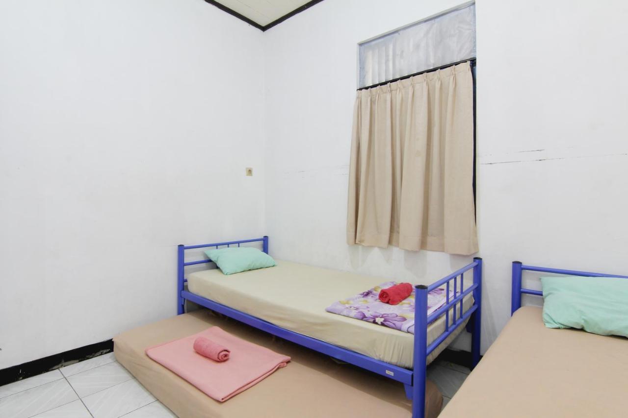 Arjuna Hostel Semarang Exterior foto