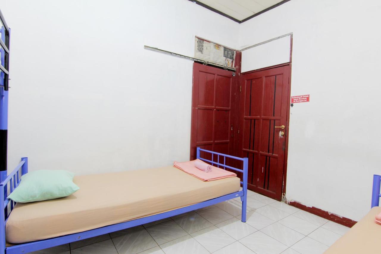 Arjuna Hostel Semarang Exterior foto